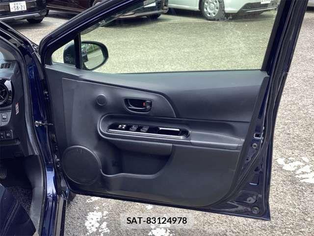 Toyota AQUA 2016-12 8371422-17