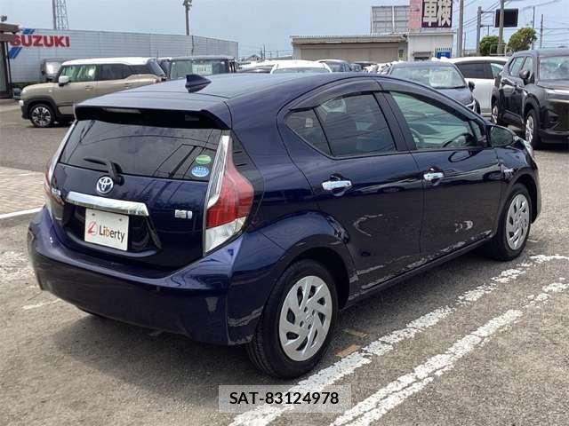 Toyota AQUA 2016-12 8371422-4