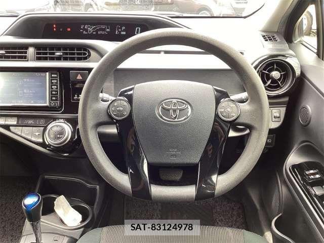 Toyota AQUA 2016-12 8371422-5