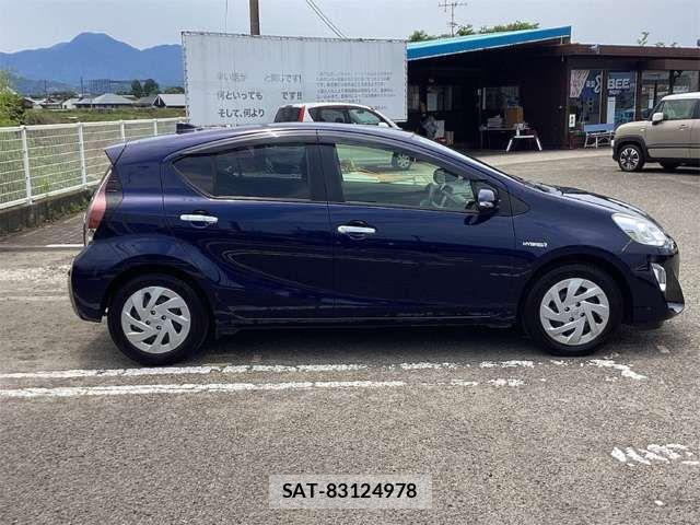 Toyota AQUA 2016-12 8371422-8