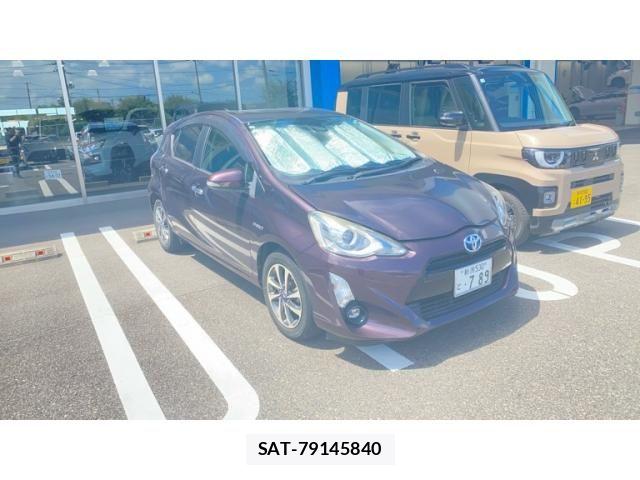Toyota AQUA 2017-03 8371424-0