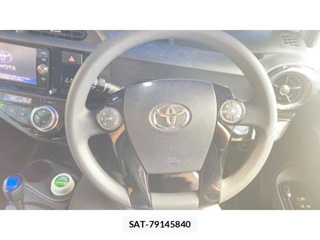 Toyota AQUA 2017-03 8371424-13