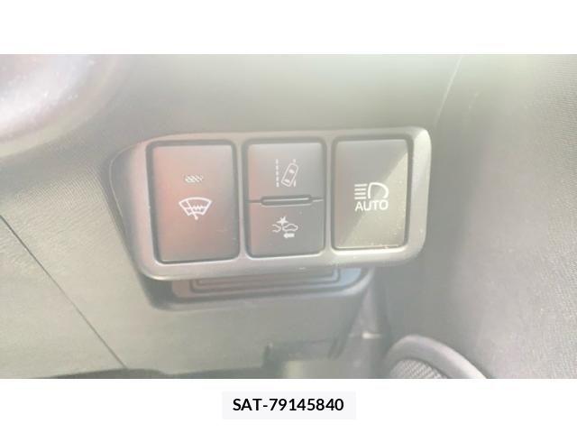 Toyota AQUA 2017-03 8371424-19