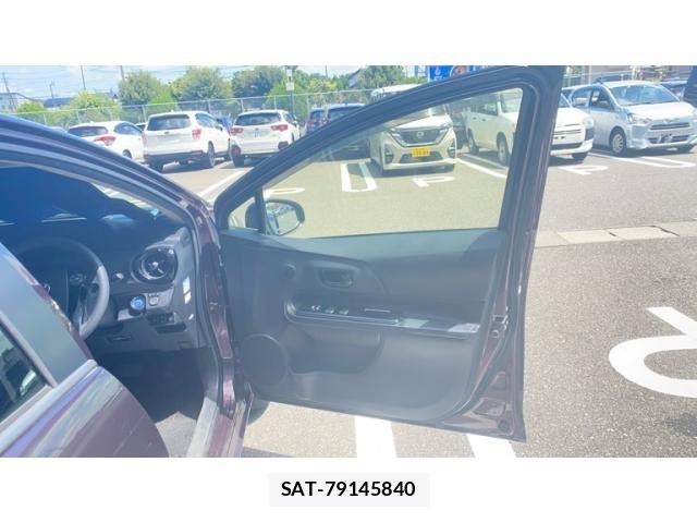 Toyota AQUA 2017-03 8371424-7