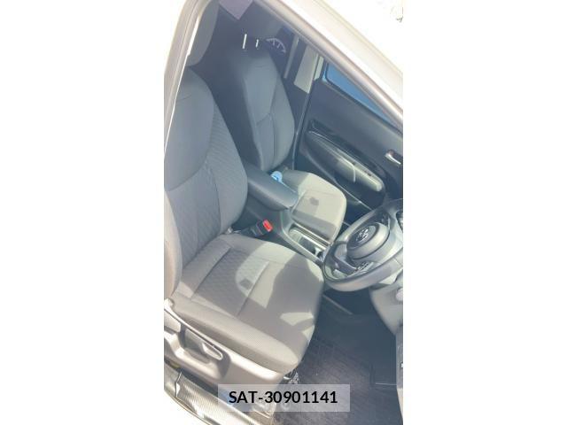 Toyota AQUA 2022-11 8371418-17