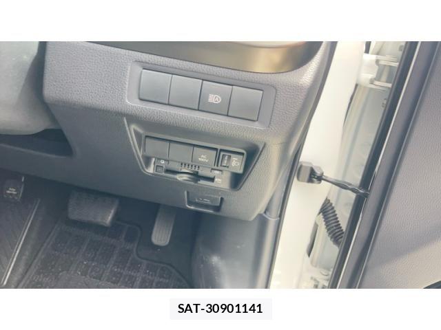 Toyota AQUA 2022-11 8371418-19