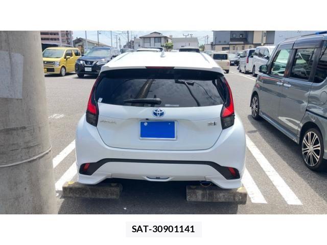 Toyota AQUA 2022-11 8371418-3