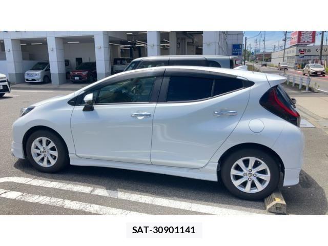 Toyota AQUA 2022-11 8371418-4