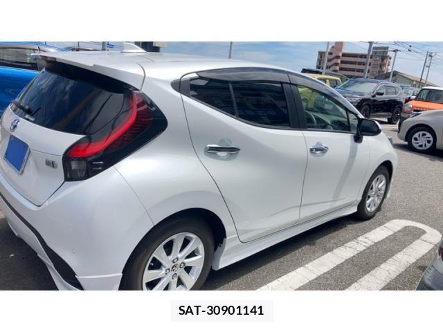 Toyota AQUA 2022-11 8371418-5