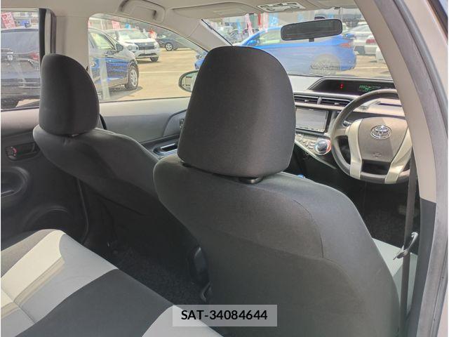 Toyota AQUA 2013-07 8371429-11