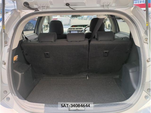 Toyota AQUA 2013-07 8371429-12