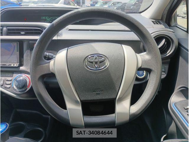 Toyota AQUA 2013-07 8371429-17
