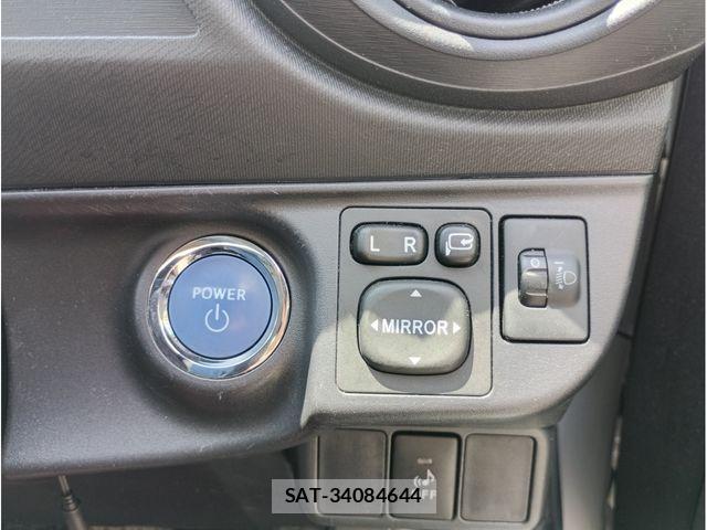 Toyota AQUA 2013-07 8371429-18