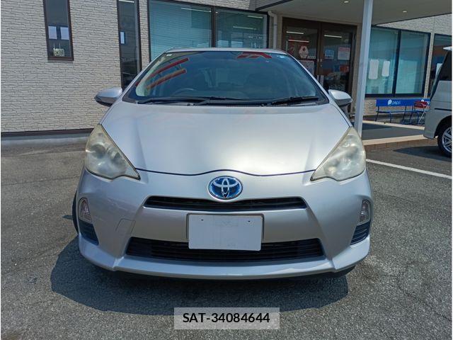 Toyota AQUA 2013-07 8371429-1