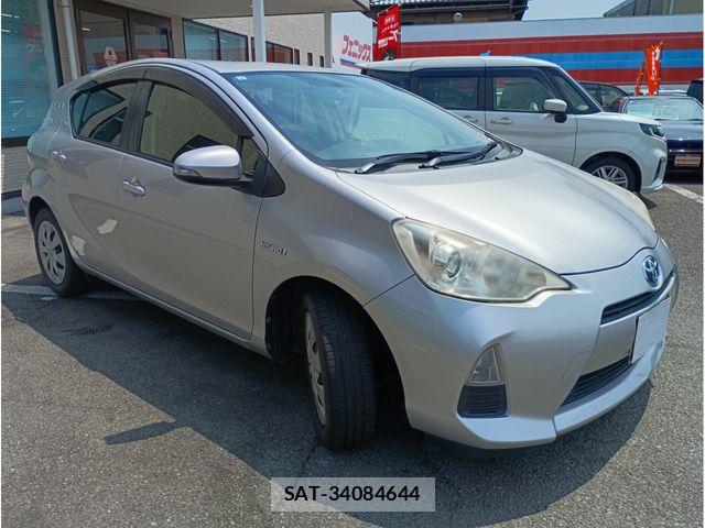 Toyota AQUA 2013-07 8371429-2