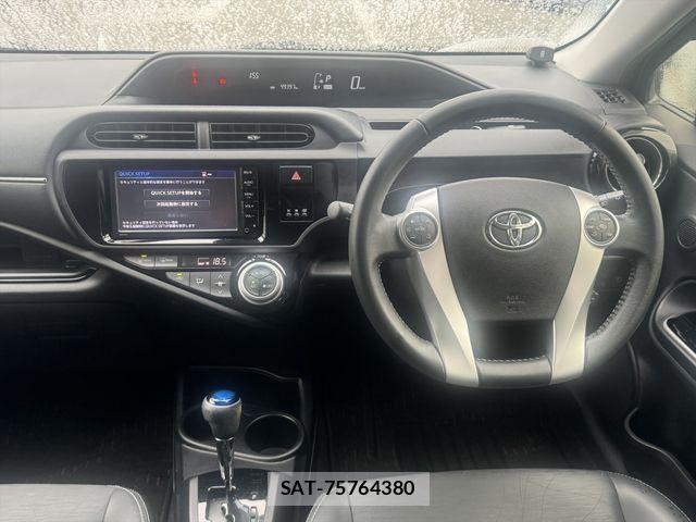 Toyota AQUA 2016-01 8371428-15