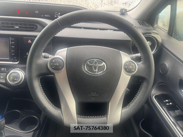 Toyota AQUA 2016-01 8371428-17