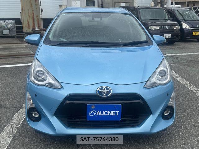 Toyota AQUA 2016-01 8371428-1