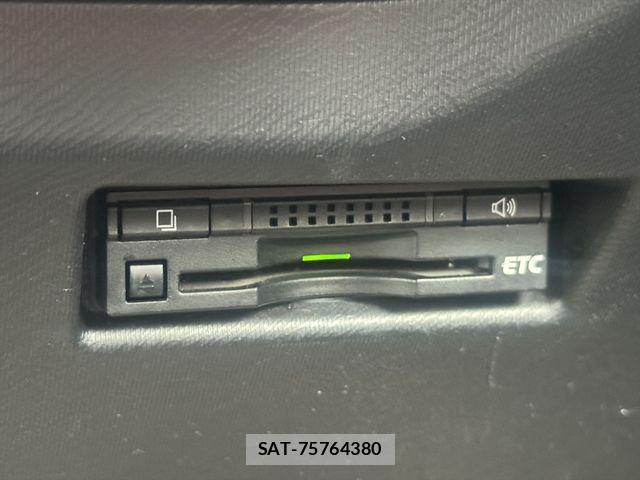 Toyota AQUA 2016-01 8371428-27