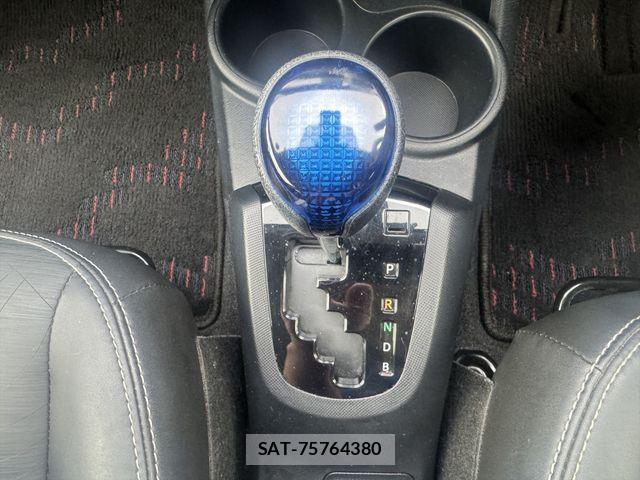 Toyota AQUA 2016-01 8371428-28