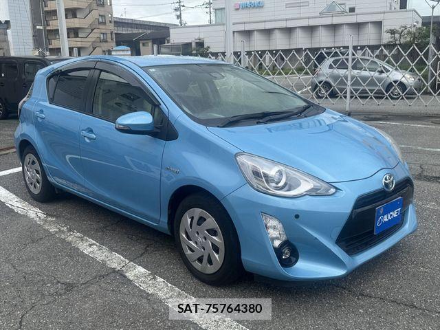 Toyota AQUA 2016-01 8371428-2