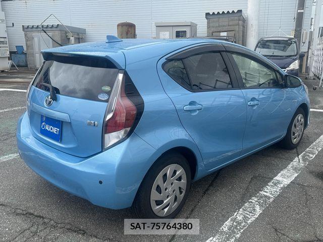 Toyota AQUA 2016-01 8371428-4