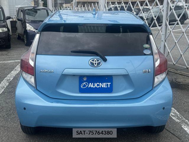 Toyota AQUA 2016-01 8371428-5