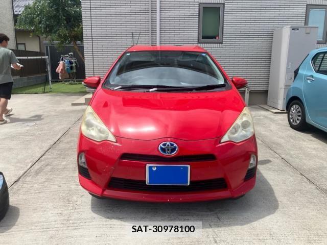 Toyota AQUA 2013-02 8371435-0