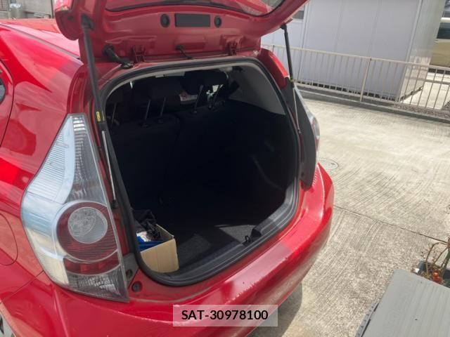 Toyota AQUA 2013-02 8371435-9