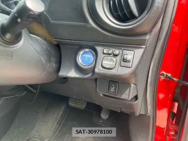 Toyota AQUA 2013-02 8371435-13
