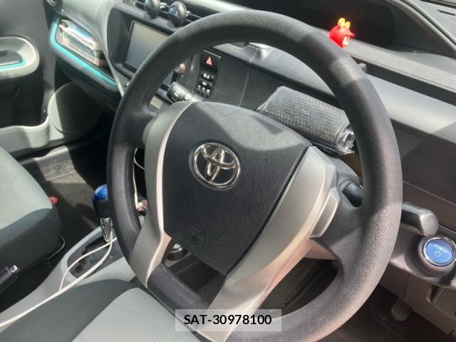 Toyota AQUA 2013-02 8371435-14