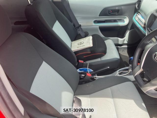 Toyota AQUA 2013-02 8371435-15