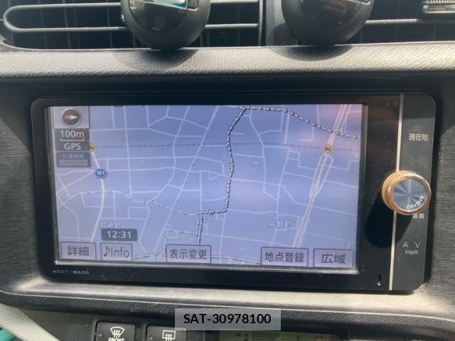Toyota AQUA 2013-02 8371435-19