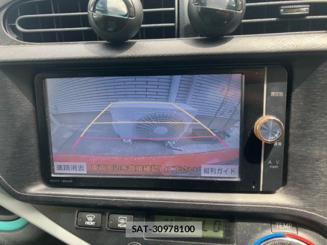 Toyota AQUA 2013-02 8371435-20