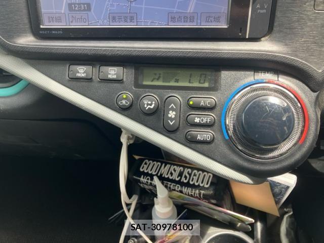 Toyota AQUA 2013-02 8371435-21