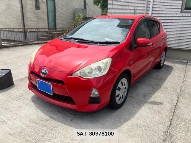 Toyota AQUA 2013-02 8371435-2