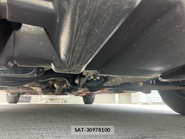 Toyota AQUA 2013-02 8371435-3