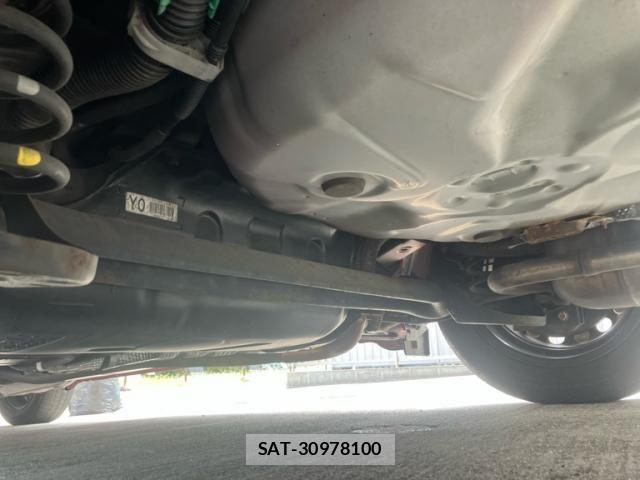 Toyota AQUA 2013-02 8371435-8