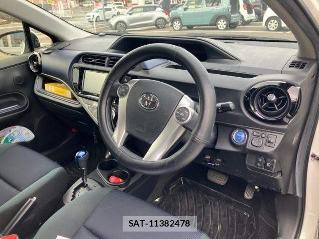 Toyota AQUA 2017-02 8411197-15
