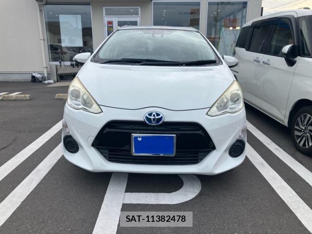 Toyota AQUA 2017-02 8411197-1