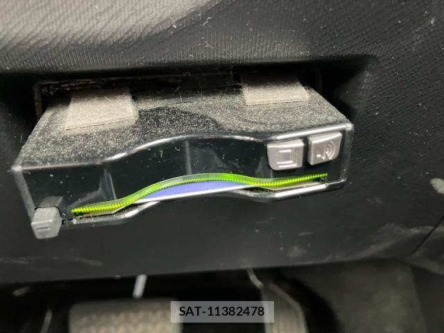 Toyota AQUA 2017-02 8411197-19