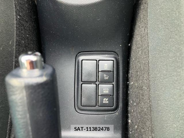 Toyota AQUA 2017-02 8411197-24