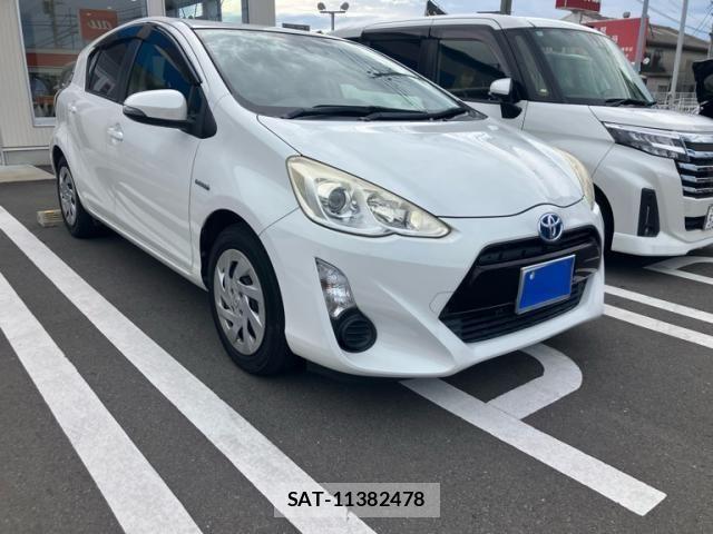 Toyota AQUA 2017-02 8411197-2