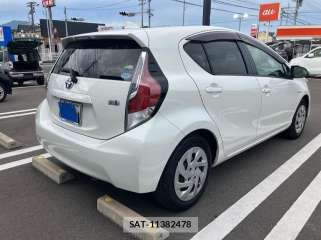 Toyota AQUA 2017-02 8411197-3