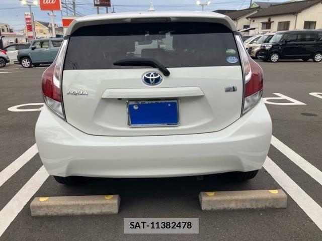 Toyota AQUA 2017-02 8411197-4