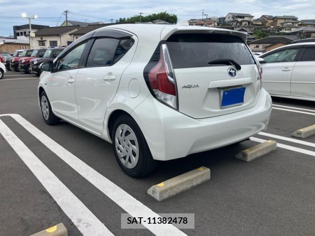 Toyota AQUA 2017-02 8411197-5