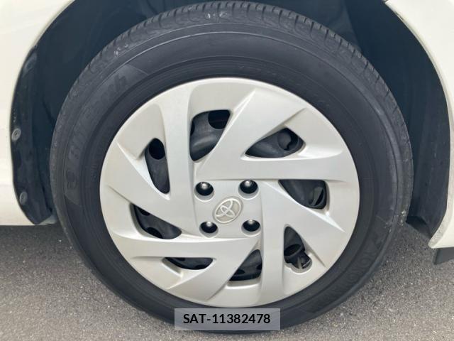 Toyota AQUA 2017-02 8411197-6