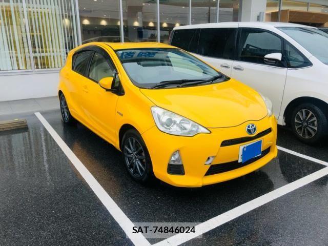 Toyota AQUA 2012-02 8411229-0