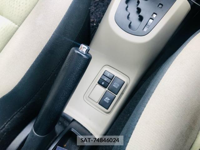 Toyota AQUA 2012-02 8411229-14