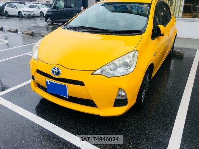 Toyota AQUA 2012-02 8411229-1